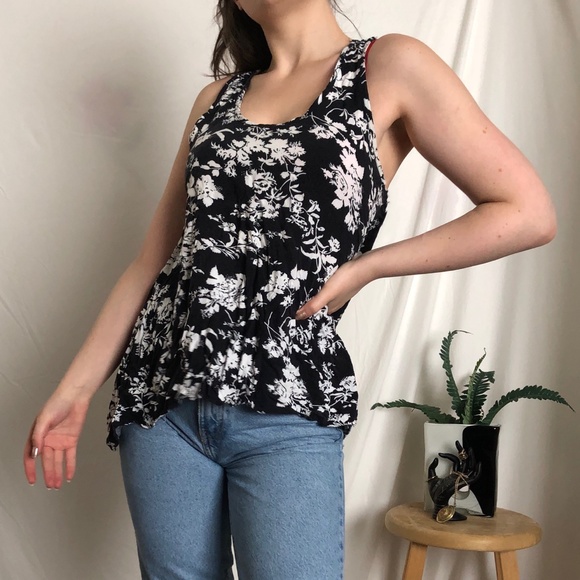 4/$10 | Black & White floral tank top - Picture 2 of 4